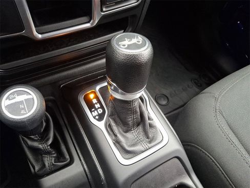 Used 2018 Jeep Wrangler Sport image 15