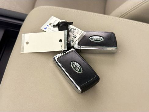 Used 2023 Land Rover Defender 110 SE AWD/4WD image 17
