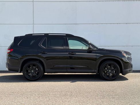 Used 2025 Honda Pilot Black Edition image 8