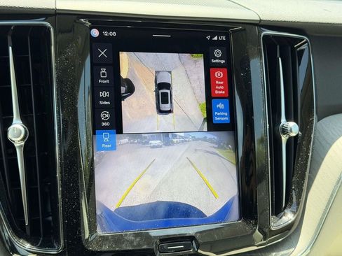 Used 2024 Volvo XC60 B5 Plus AWD/4WD image 4