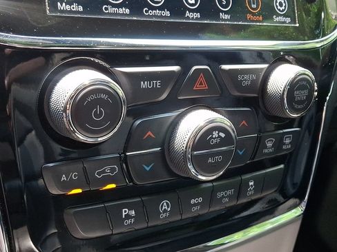 Used 2021 Jeep Grand Cherokee Limited w/ Sun & Sound Group AWD/4WD image 16