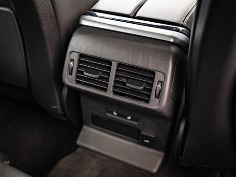 Used 2022 Land Rover Range Rover Velar R-Dynamic S image 36