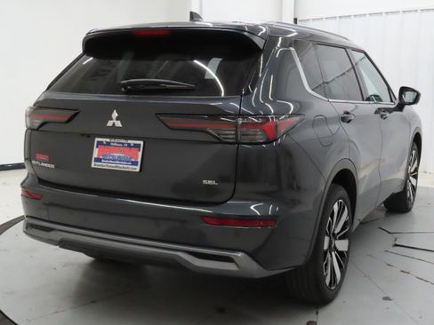 New 2026 Mitsubishi Outlander SEL FWD image 3