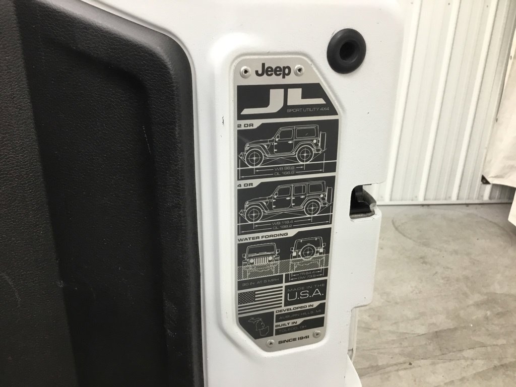 Used 2018 Jeep Wrangler Unlimited Sahara AWD/4WD image 33