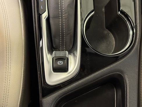 Used 2020 Buick Encore GX Essence w/ Experience Buick Package image 13