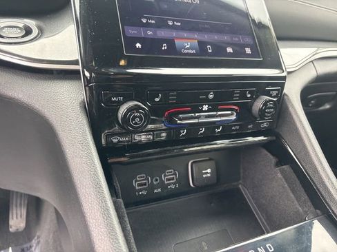 Used 2022 Jeep Grand Cherokee L Laredo w/ Luxury Tech Group I image 27