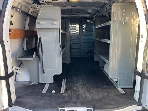 Used 2014 Chevrolet Express 2500 image 17