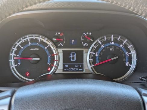 Used 2018 Toyota 4Runner SR5 AWD/4WD image 25