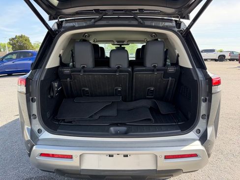 Used 2025 Nissan Pathfinder SL w/ Cargo Package image 8