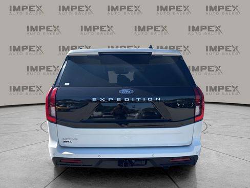 Used 2025 Ford Expedition Active AWD/4WD image 4