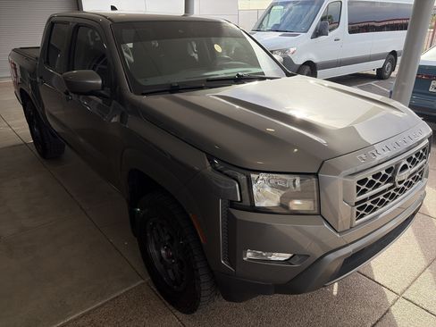 Used 2024 Nissan Frontier SV w/ SV Convenience Package AWD/4WD image 3
