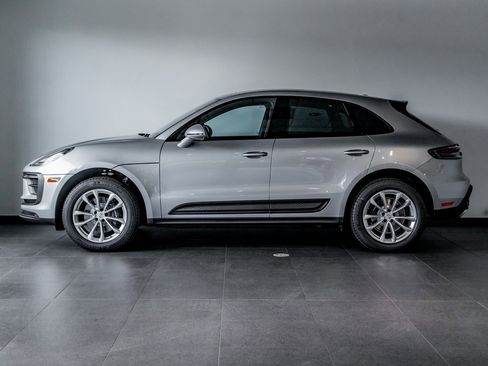 Used 2025 Porsche Macan image 2