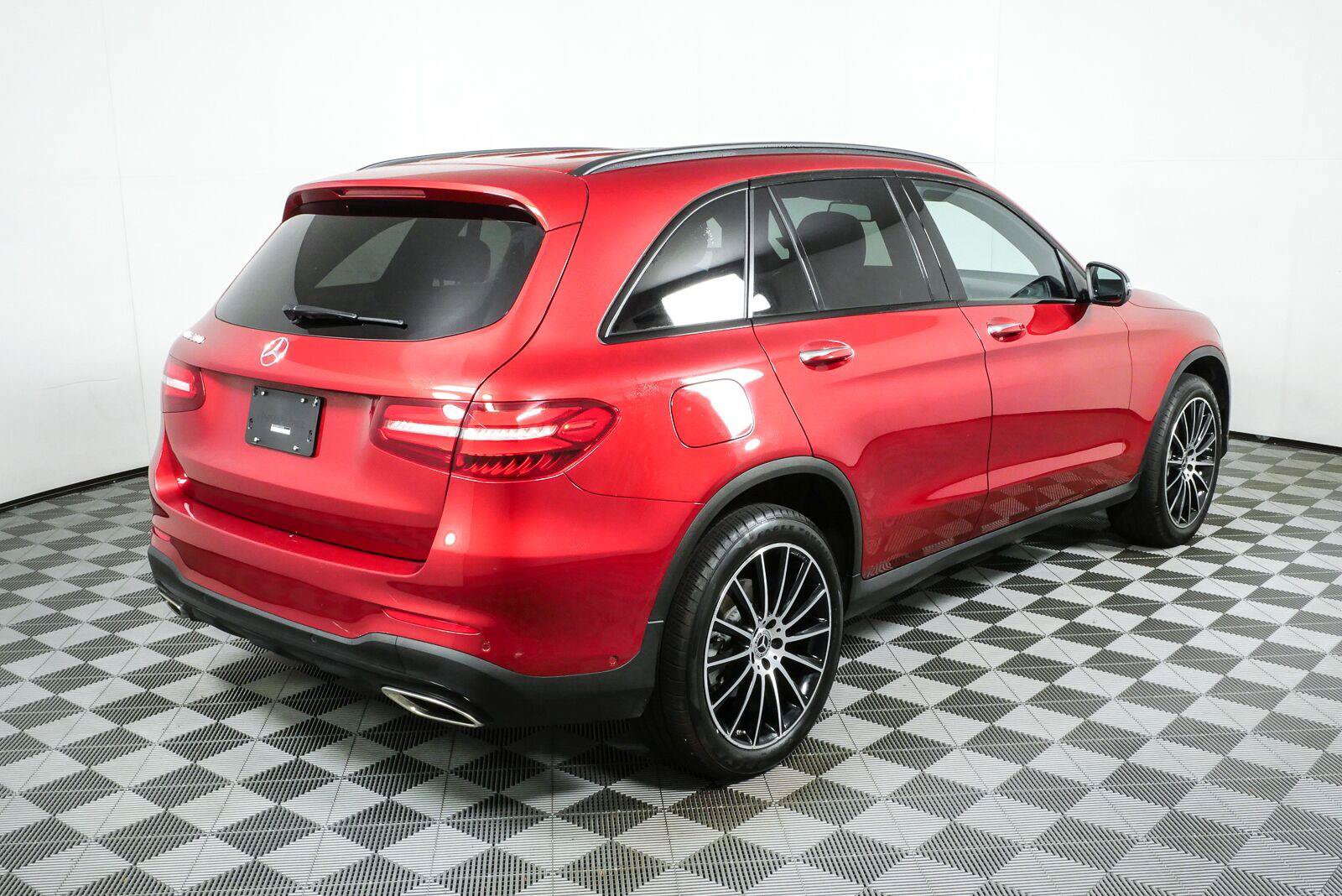 Used 2019 Mercedes-Benz GLC 300 image 3