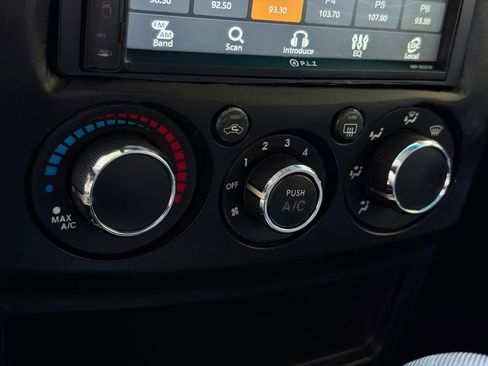 Used 2011 Mitsubishi Endeavor LS AWD/4WD image 39