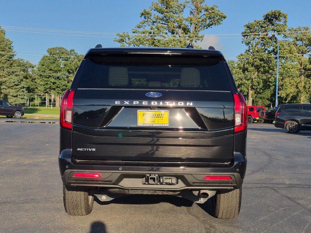 Used 2025 Ford Expedition Active AWD/4WD image 6