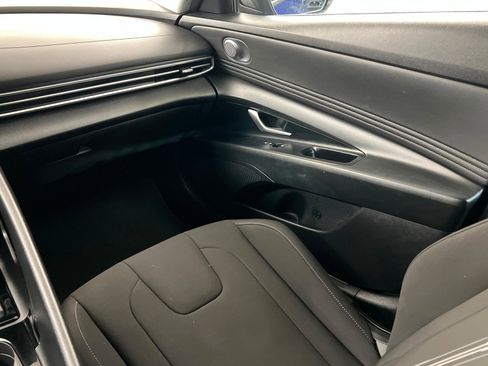 Used 2023 Hyundai Elantra SEL w/ Convenience Package image 11