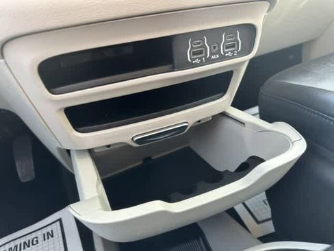 Used 2024 Chrysler Pacifica Touring-L FWD image 22