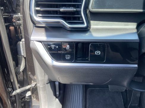Certified 2023 Kia Sportage EX AWD/4WD image 19