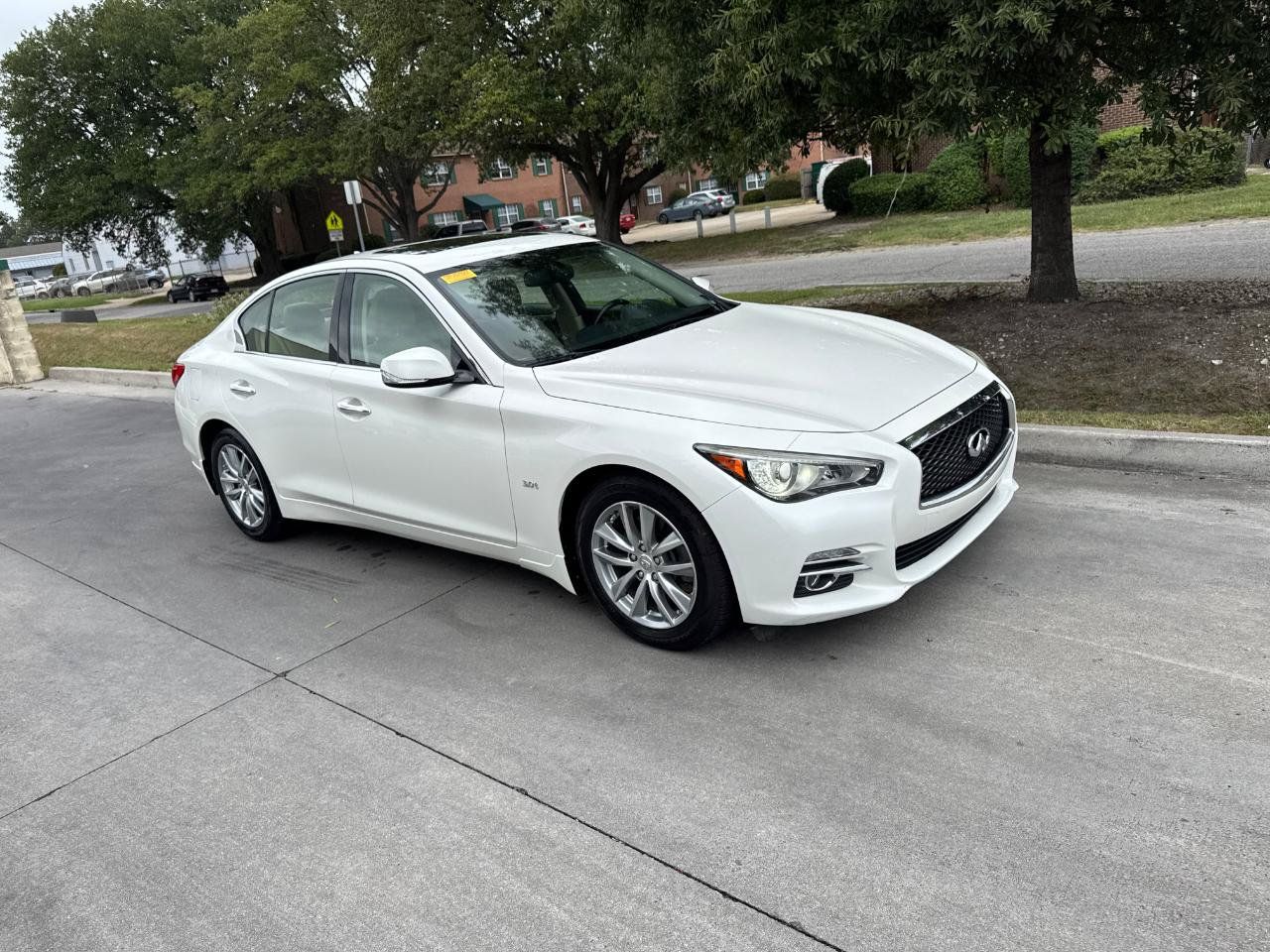 Used 2017 INFINITI Q50 3.0t Premium w/ 3.0T Premium Plus Package AWD/4WD image 2
