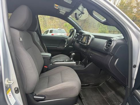 Used 2016 Toyota Tacoma TRD Sport w/ Exterior Package image 29