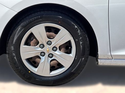 Used 2018 Chevrolet Cruze LS FWD image 10
