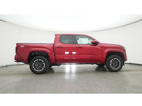 Used 2025 Toyota Tacoma TRD Sport AWD/4WD image 33