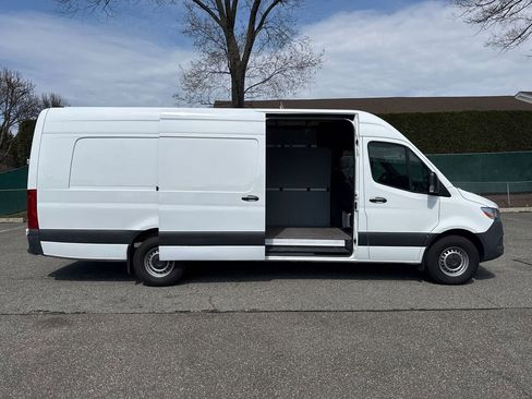 Used 2023 Mercedes-Benz Sprinter 2500 image 25