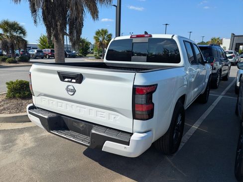 Certified 2025 Nissan Frontier SV RWD image 2