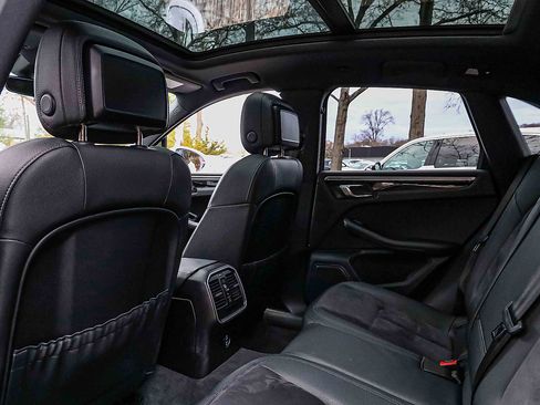 Used 2021 Porsche Macan image 23