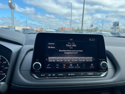 Used 2025 Nissan Rogue S image 28