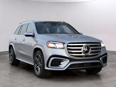 Used 2025 Mercedes-Benz GLS 450 4MATIC image 3