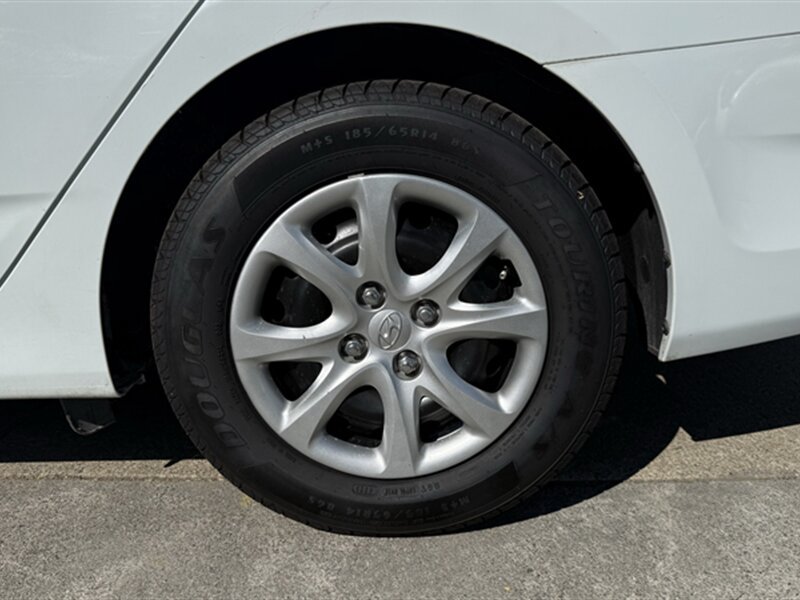 Used 2014 Hyundai Accent GLS FWD image 21