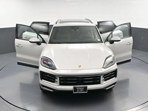 Certified 2025 Porsche Cayenne S AWD/4WD image 34
