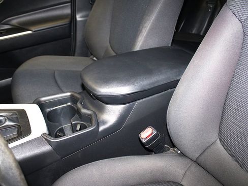 Used 2020 Toyota RAV4 LE w/ All Weather Liner Package AWD/4WD image 21