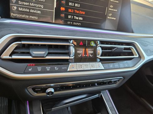 Used 2021 BMW X7 xDrive40i w/ Premium Package AWD/4WD image 29