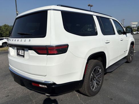 Used 2024 Jeep Wagoneer 4WD w/ Premium Group I image 8