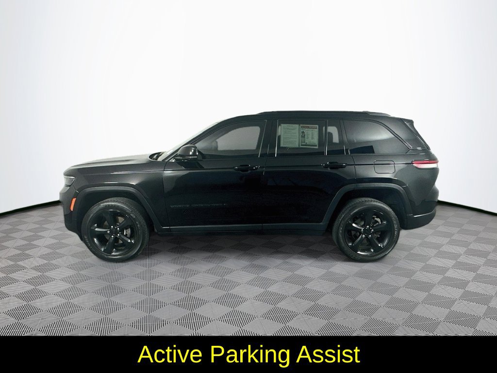 Used 2023 Jeep Grand Cherokee Altitude AWD/4WD image 6