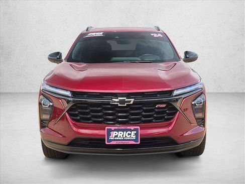Used 2024 Chevrolet Trax RS w/ Sunroof Package FWD image 2