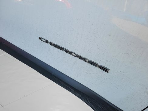 Used 2019 Jeep Cherokee Limited w/ Luxury Group image 13