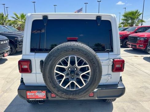 Used 2024 Jeep Wrangler Unlimited Sahara AWD/4WD image 5