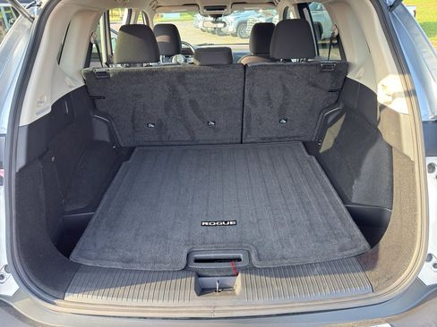 Used 2023 Nissan Rogue SV FWD image 12