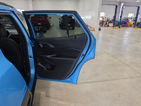 Used 2025 Chevrolet Trax RS w/ Sunroof Package FWD image 29