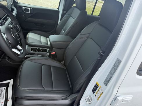 New 2026 Jeep Wrangler Unlimited Sahara AWD/4WD image 16