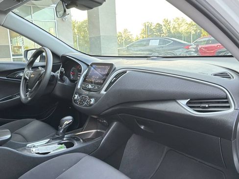 Used 2023 Chevrolet Malibu LT FWD image 16
