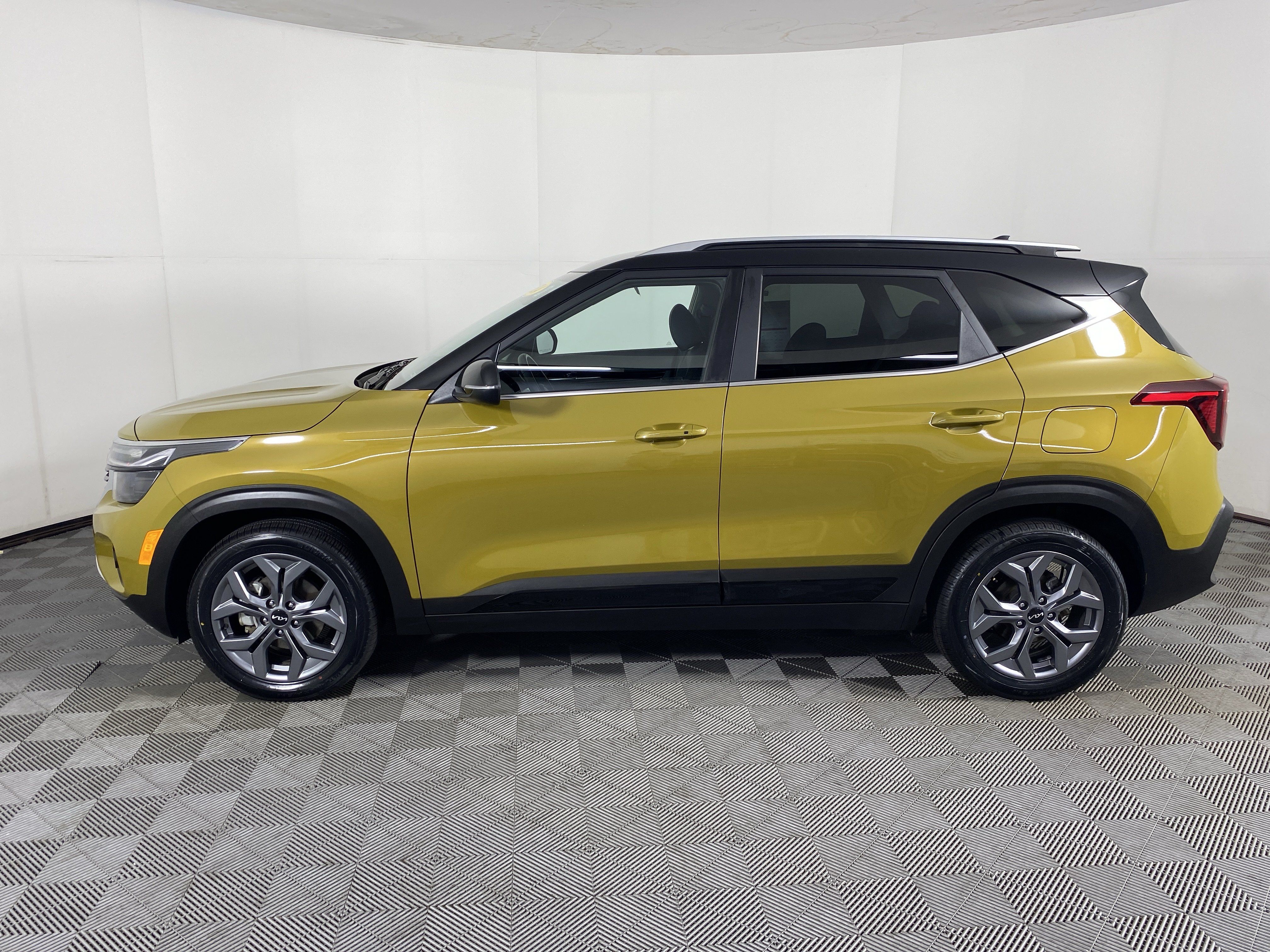 Used 2024 Kia Seltos S FWD image 10