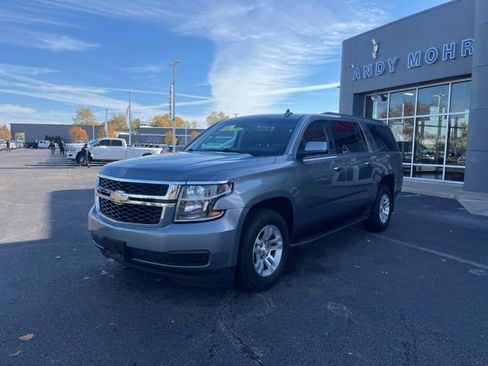 Used 2018 Chevrolet Suburban LT image 2