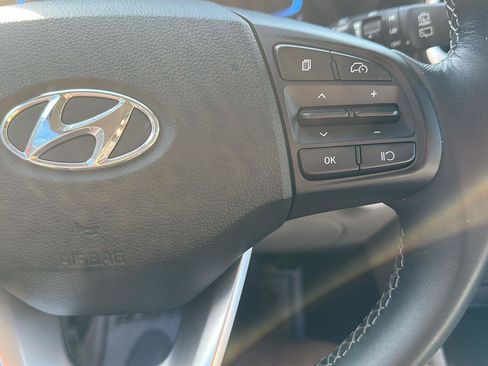 Used 2025 Hyundai Venue SEL FWD image 25