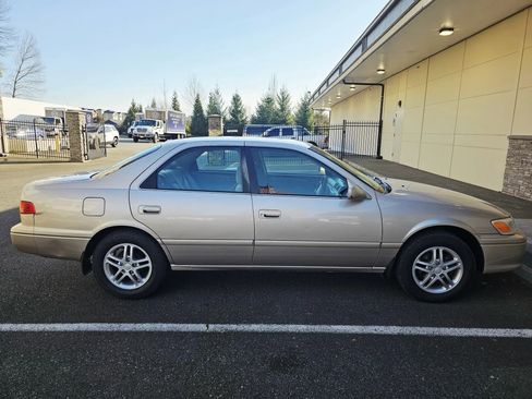 Used 2001 Toyota Camry LE image 3