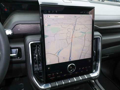 New 2026 GMC Yukon XL Elevation w/ Elevation Premium Package AWD/4WD image 19