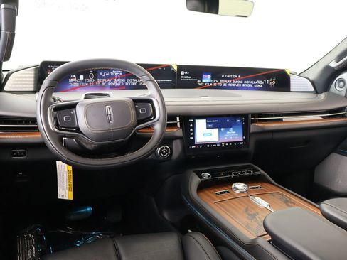 New 2026 Lincoln Navigator Black Label AWD/4WD image 2